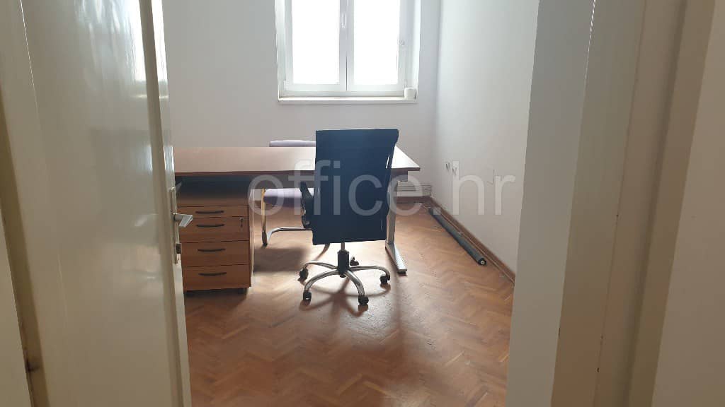 Zagreb Downtown, 1 room office space for rent in an office building