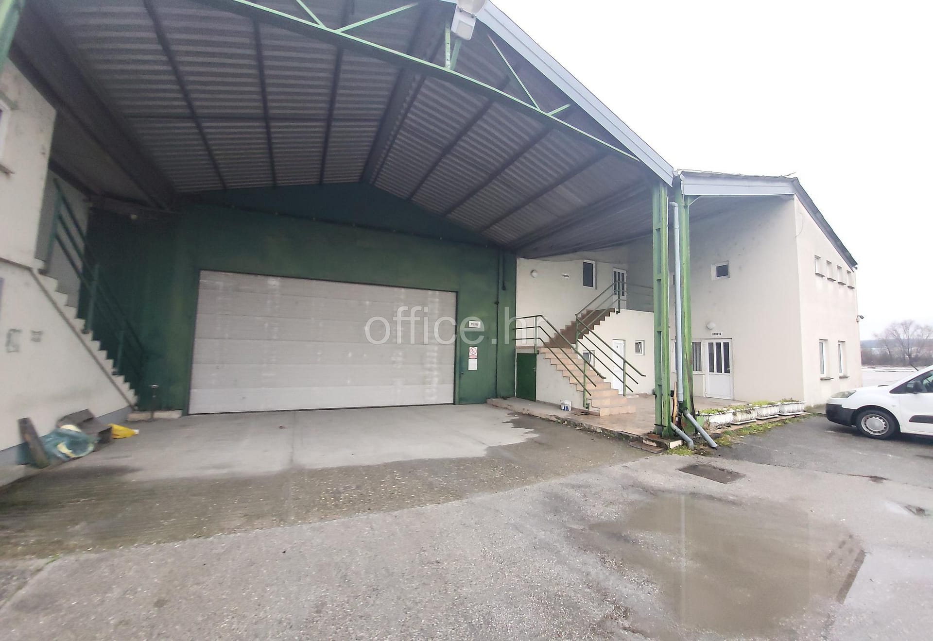 Zagreb east, hall 2900 sqm and industrial land 17000 sqm for rent